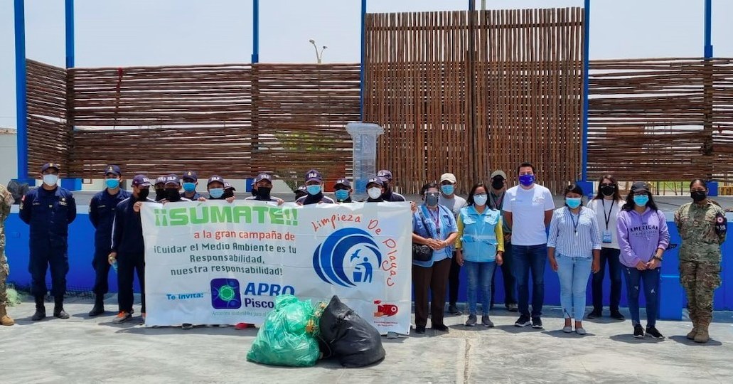 Voluntarios recogen más de 128 kilos de basura marina en playa y humedal costero
